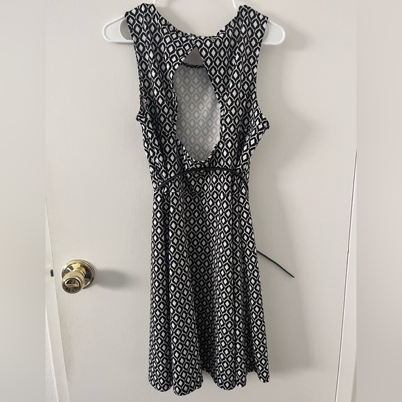 H&M Black & White A-Line Midi Dress Open Back w/ Removable Belt Large - Picture 4 of 9